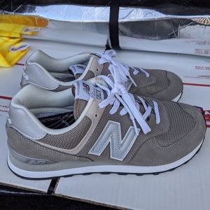 Women’s New Balance classic 574 grey size 9.5 wide